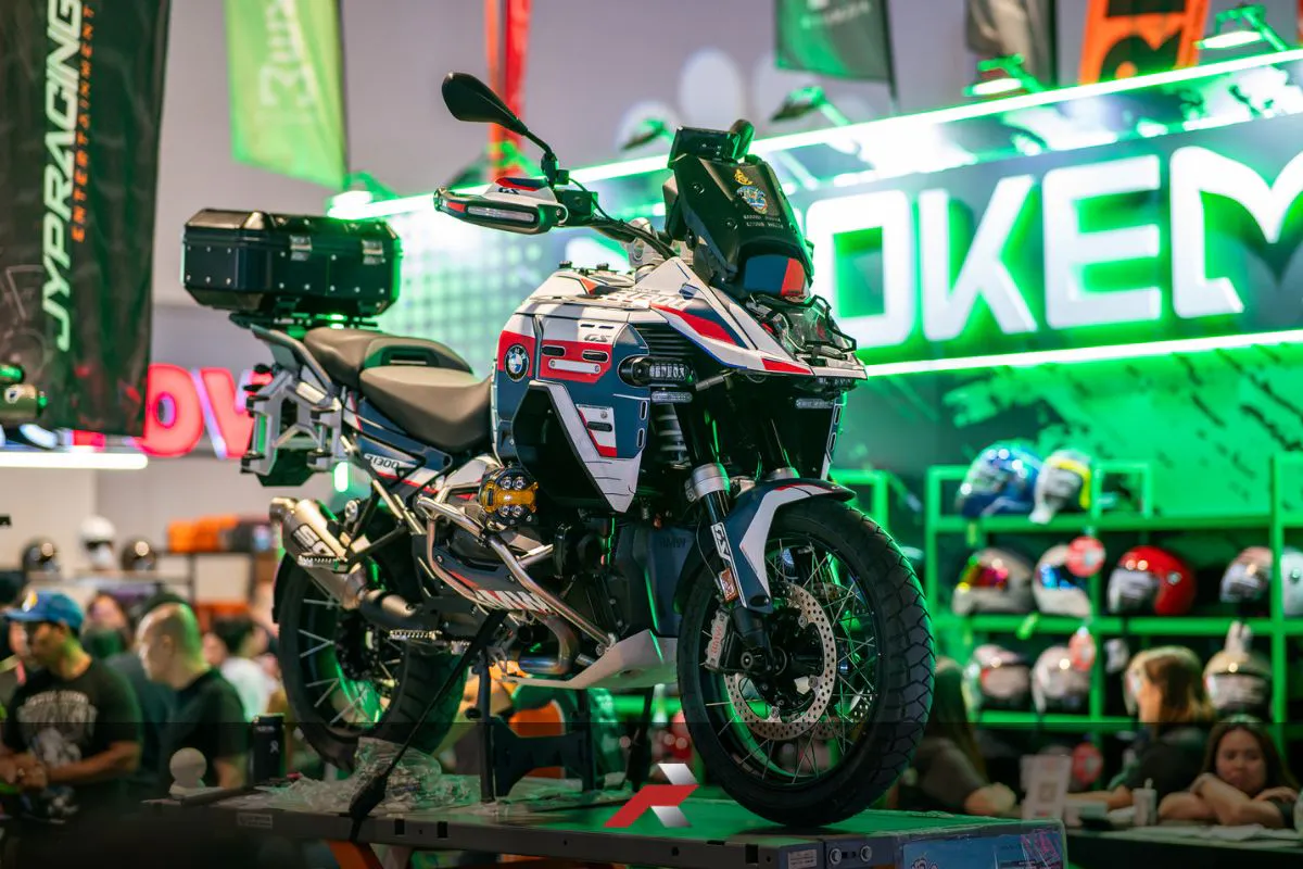 BMW R1300 GS Adventure displayed at Makina Moto Show 2026 front angle with full adventure setup