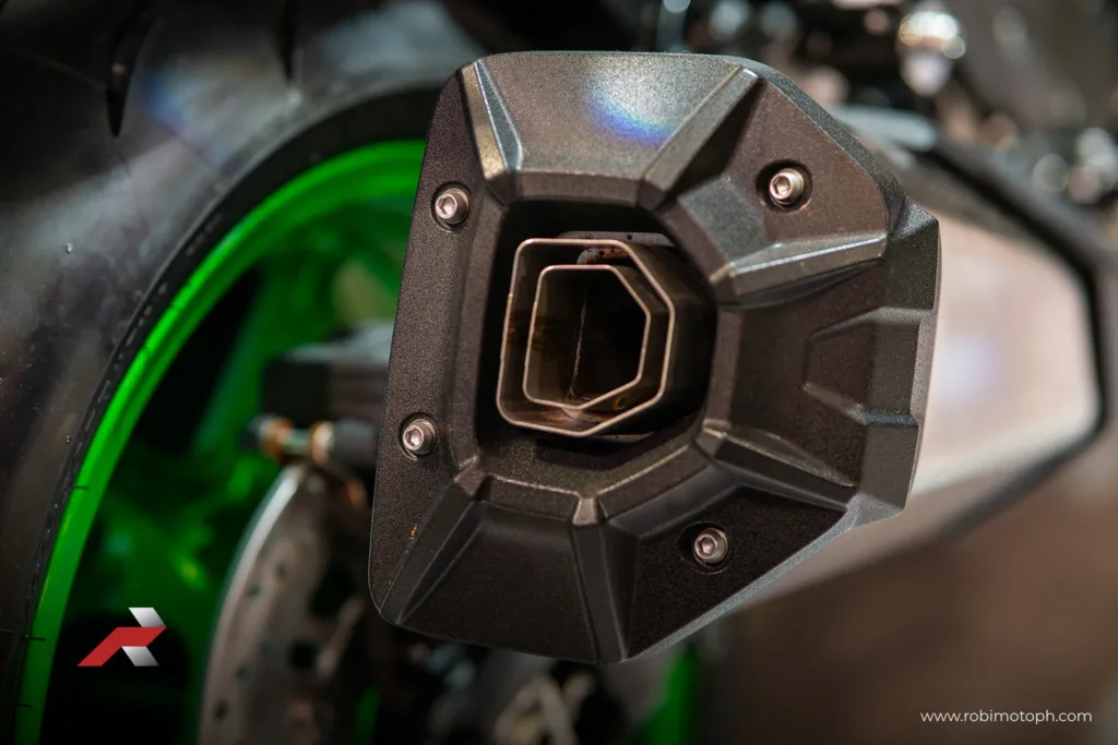 Kawasaki Z1100 SE 2026 exhaust tip close-up showing angular muffler design at Makina Moto Show