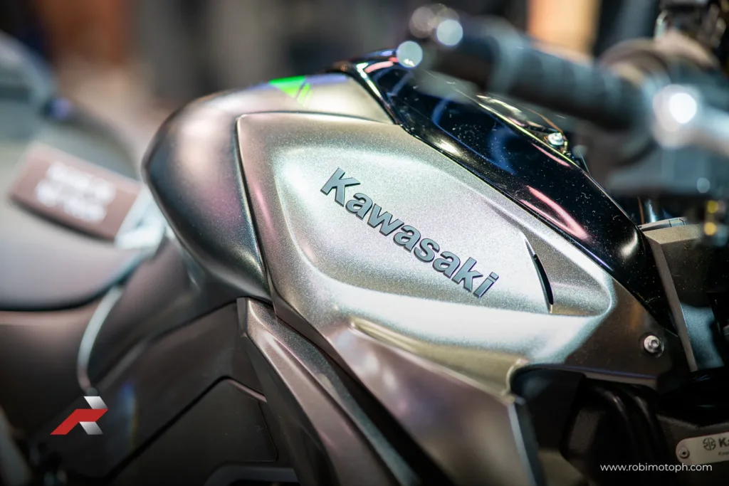 Kawasaki Z1100 SE 2026 fuel tank close-up showing Kawasaki logo and metallic finish at Makina Moto Show